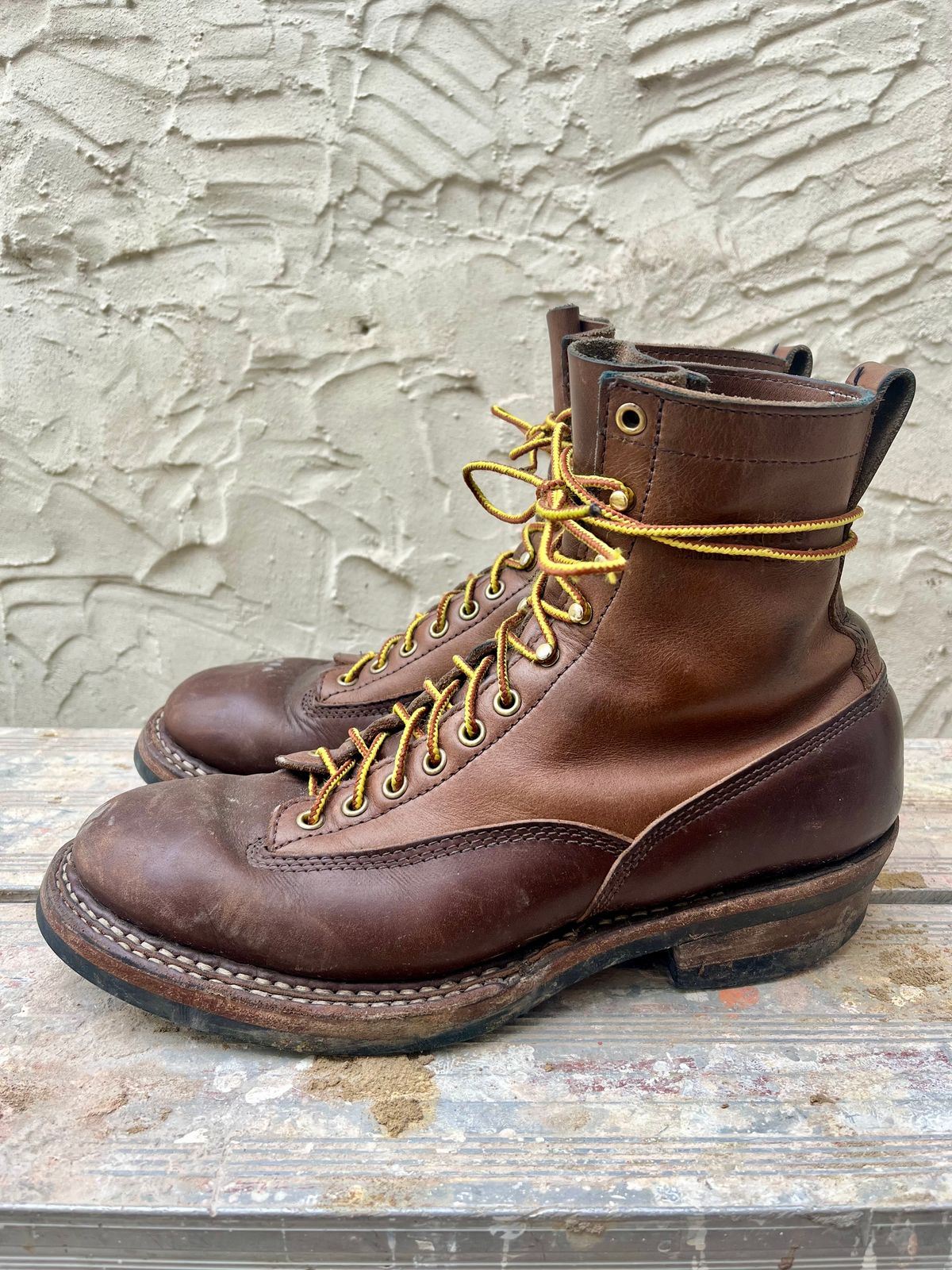 Photo by neon.runoff on December 3, 2022 of the White's Smokejumper in Horween Natural Chromexcel.