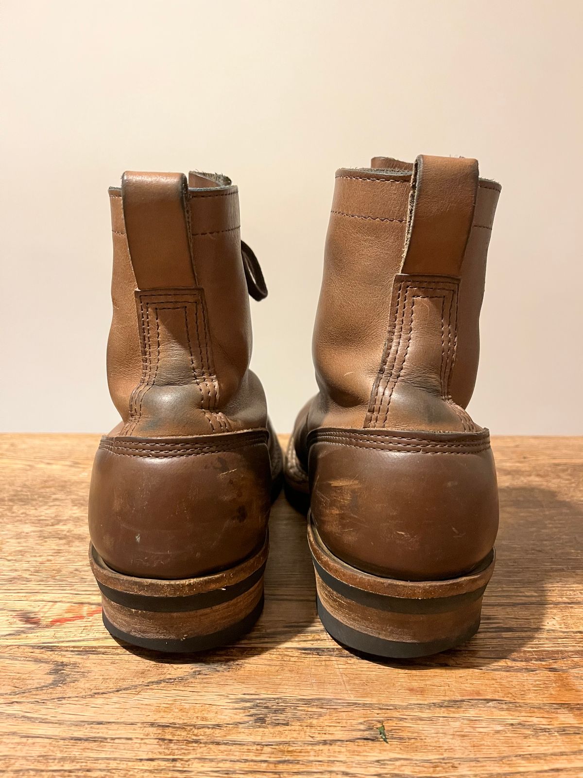 Photo by neon.runoff on January 1, 2023 of the White's Smokejumper in Horween Natural Chromexcel.