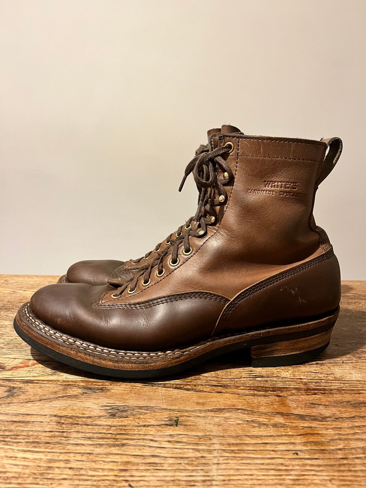 Photo by neon.runoff on January 1, 2023 of the White's Smokejumper in Horween Natural Chromexcel.