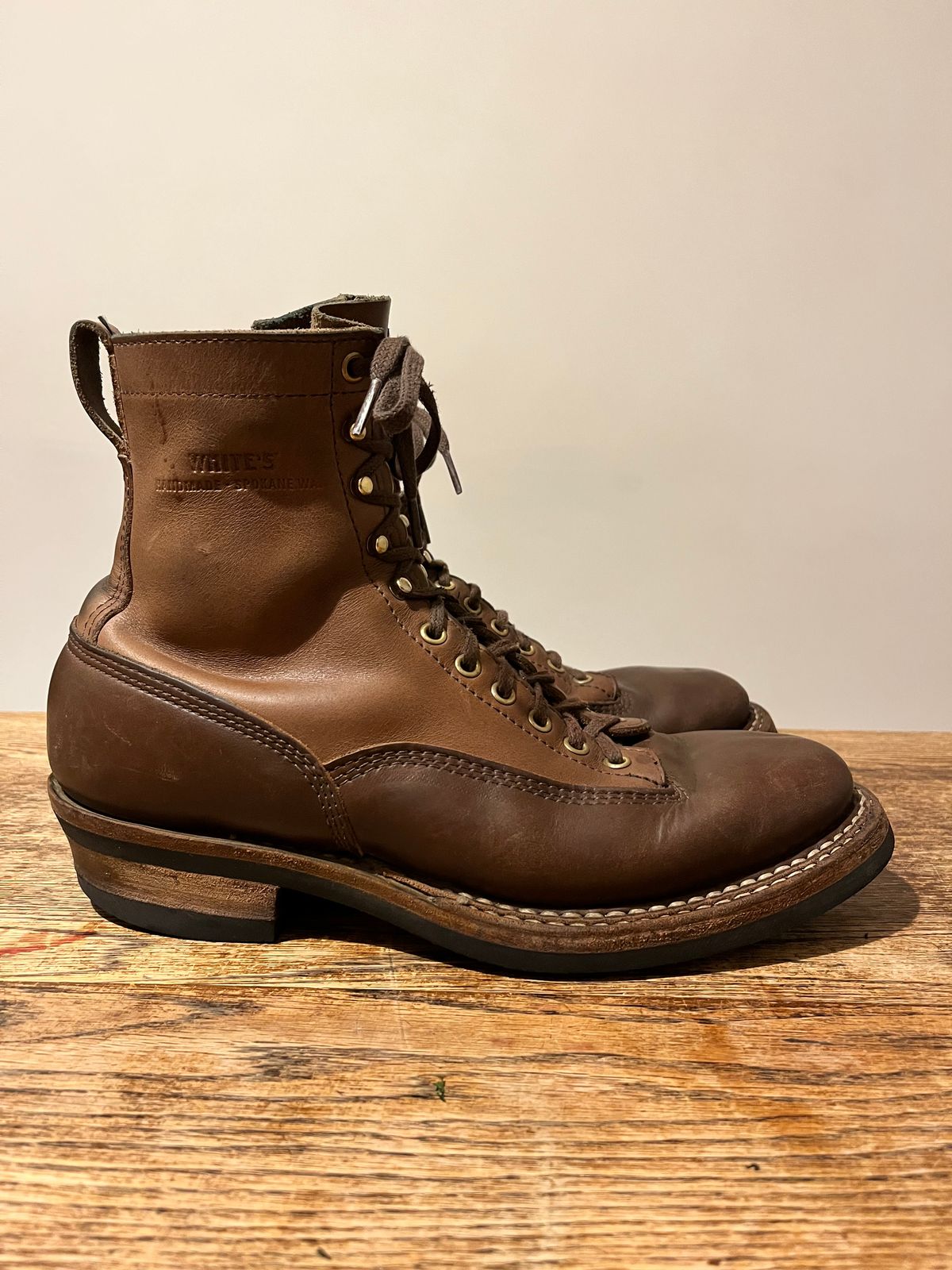 Photo by neon.runoff on January 1, 2023 of the White's Smokejumper in Horween Natural Chromexcel.