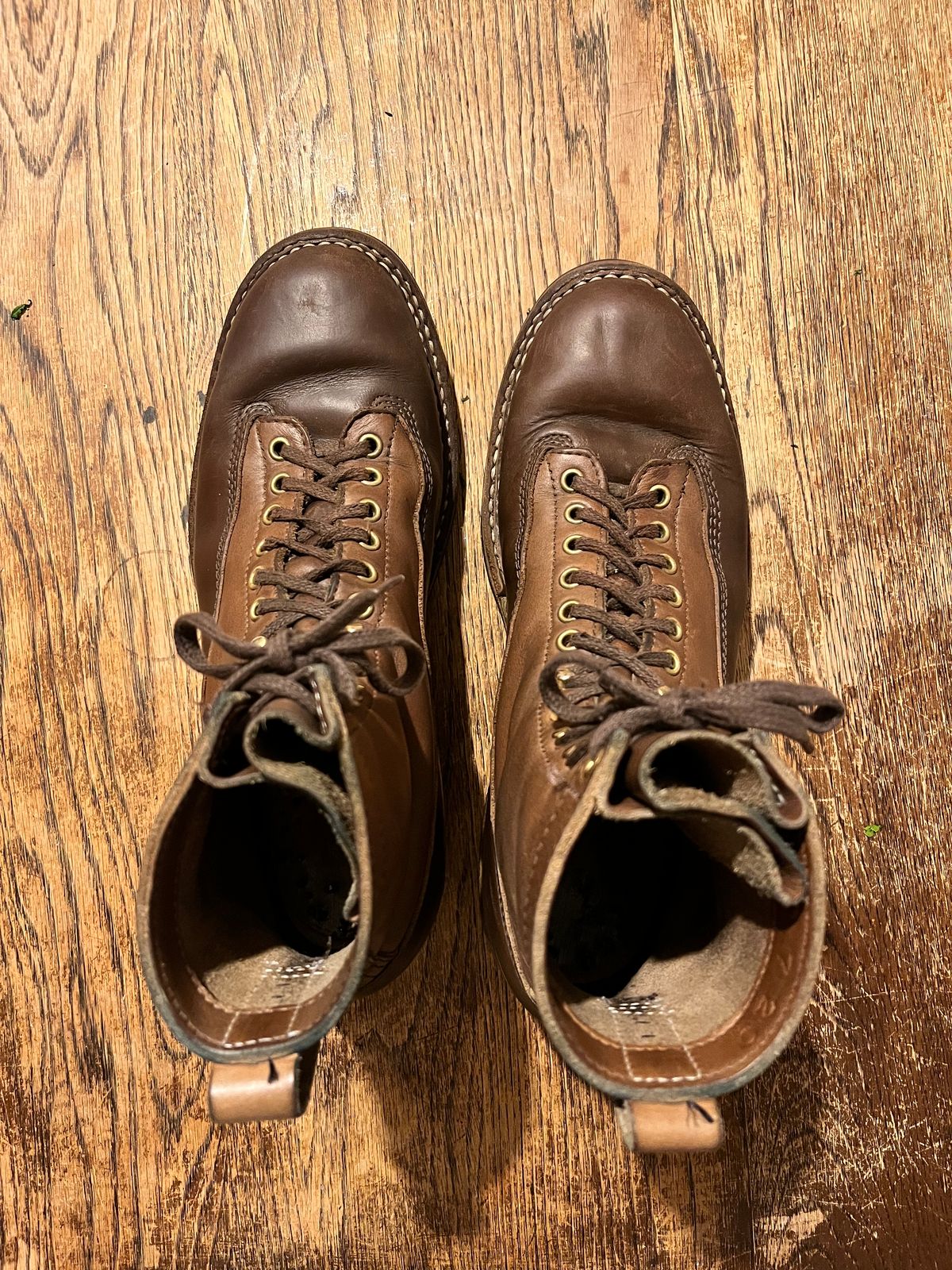 Photo by neon.runoff on January 1, 2023 of the White's Smokejumper in Horween Natural Chromexcel.