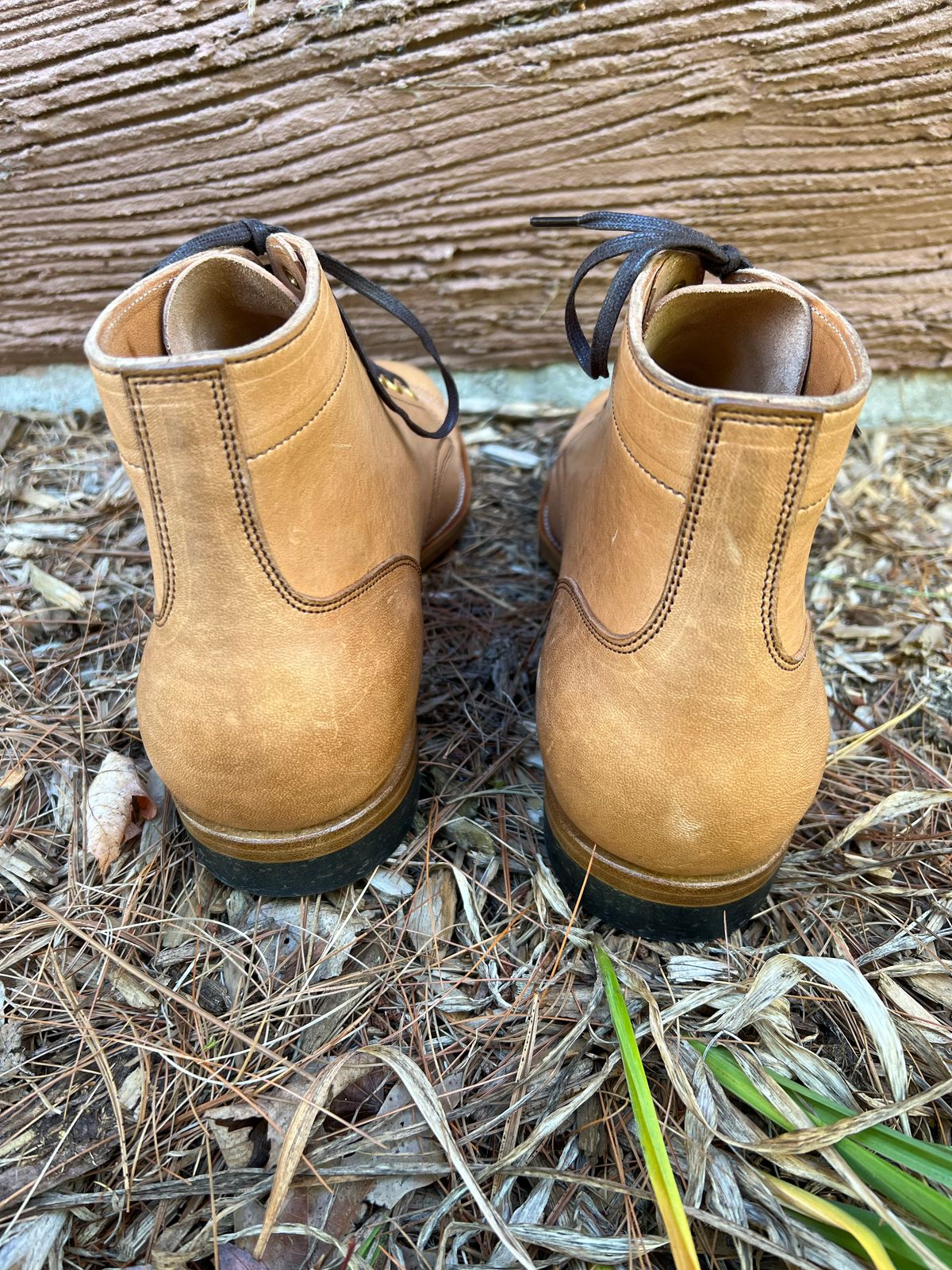 Photo by cronmok on October 1, 2022 of the Iron Boots Devil Dog in Maryam Washed Natural Horsefront.