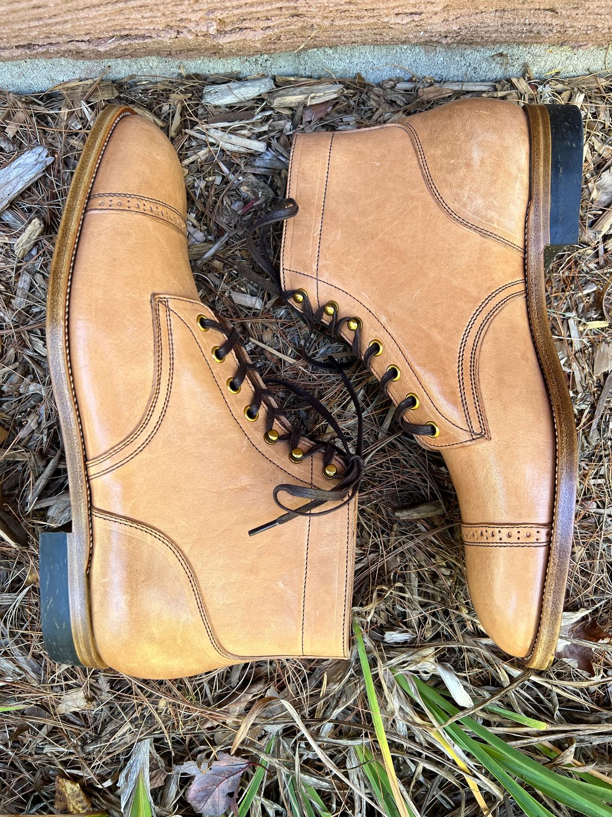 Photo by cronmok on October 1, 2022 of the Iron Boots Devil Dog in Maryam Washed Natural Horsefront.