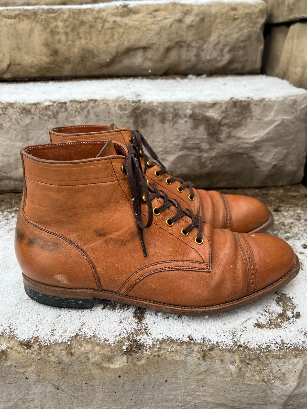 Photo by cronmok on December 3, 2022 of the Iron Boots Devil Dog in Maryam Washed Natural Horsefront.