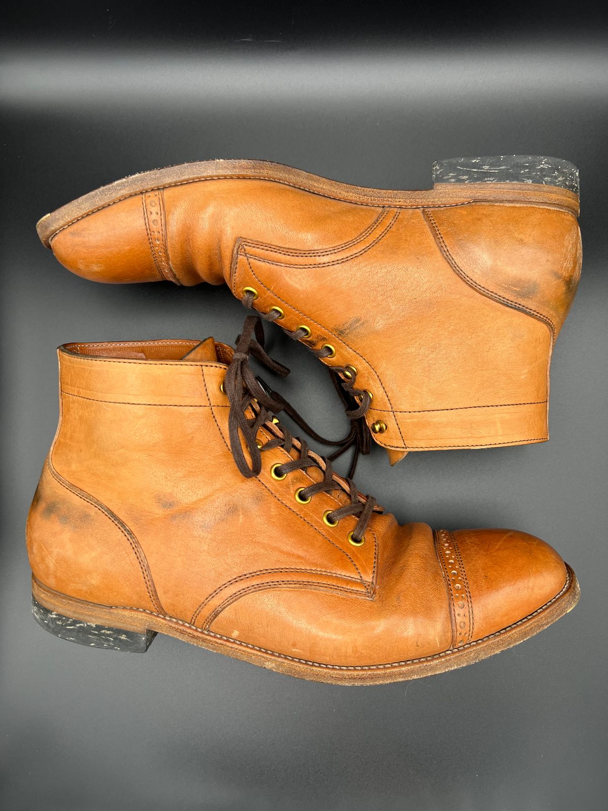 Photo by cronmok on January 5, 2023 of the Iron Boots Devil Dog in Maryam Washed Natural Horsefront.