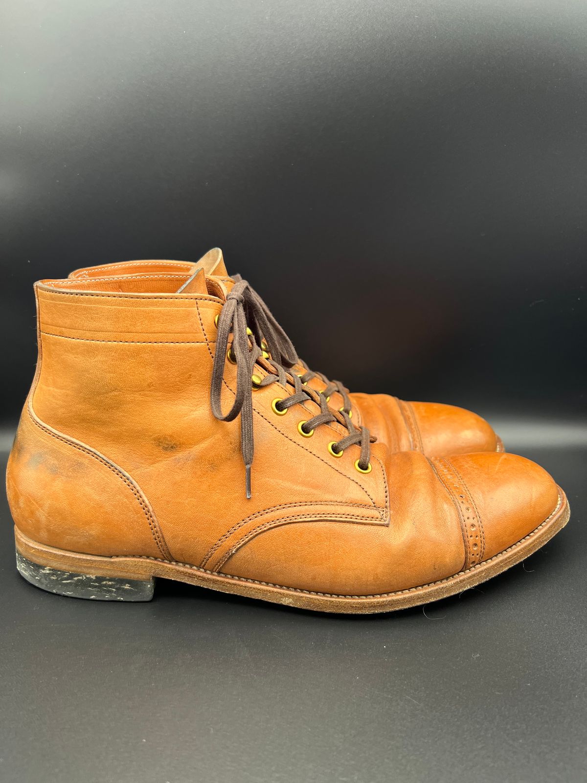 Photo by cronmok on January 5, 2023 of the Iron Boots Devil Dog in Maryam Washed Natural Horsefront.
