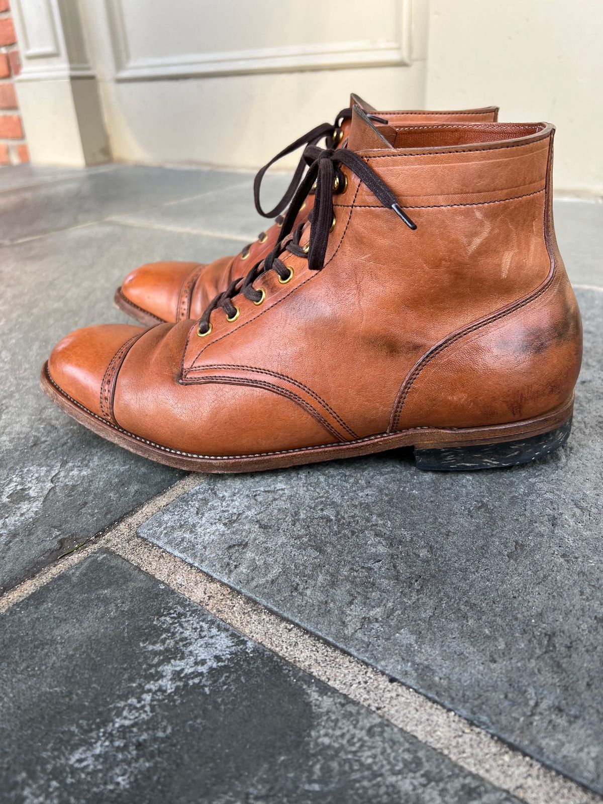 Photo by cronmok on February 4, 2023 of the Iron Boots Devil Dog in Maryam Washed Natural Horsefront.