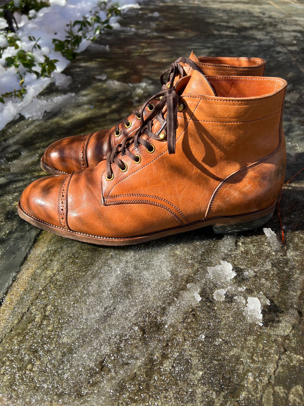 Photo by cronmok on March 4, 2023 of the Iron Boots Devil Dog in Maryam Washed Natural Horsefront.