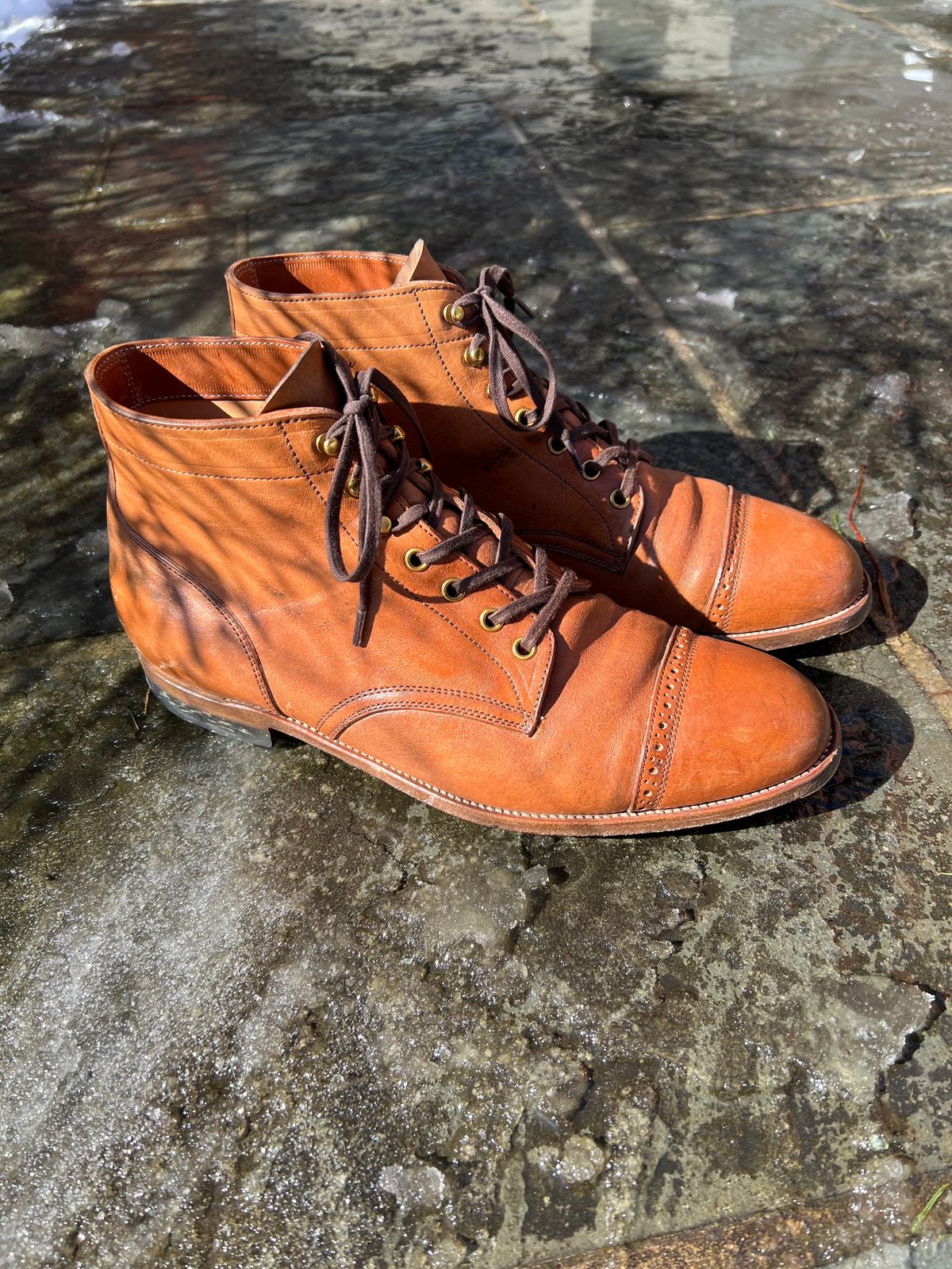 Photo by cronmok on March 4, 2023 of the Iron Boots Devil Dog in Maryam Washed Natural Horsefront.