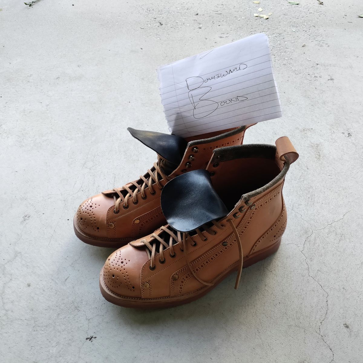 Photo by CowboyFriday on October 1, 2023 of the Tahura Edulis in Maryam Natural Horsebutt & Guidi Black Reverse Horsebutt.