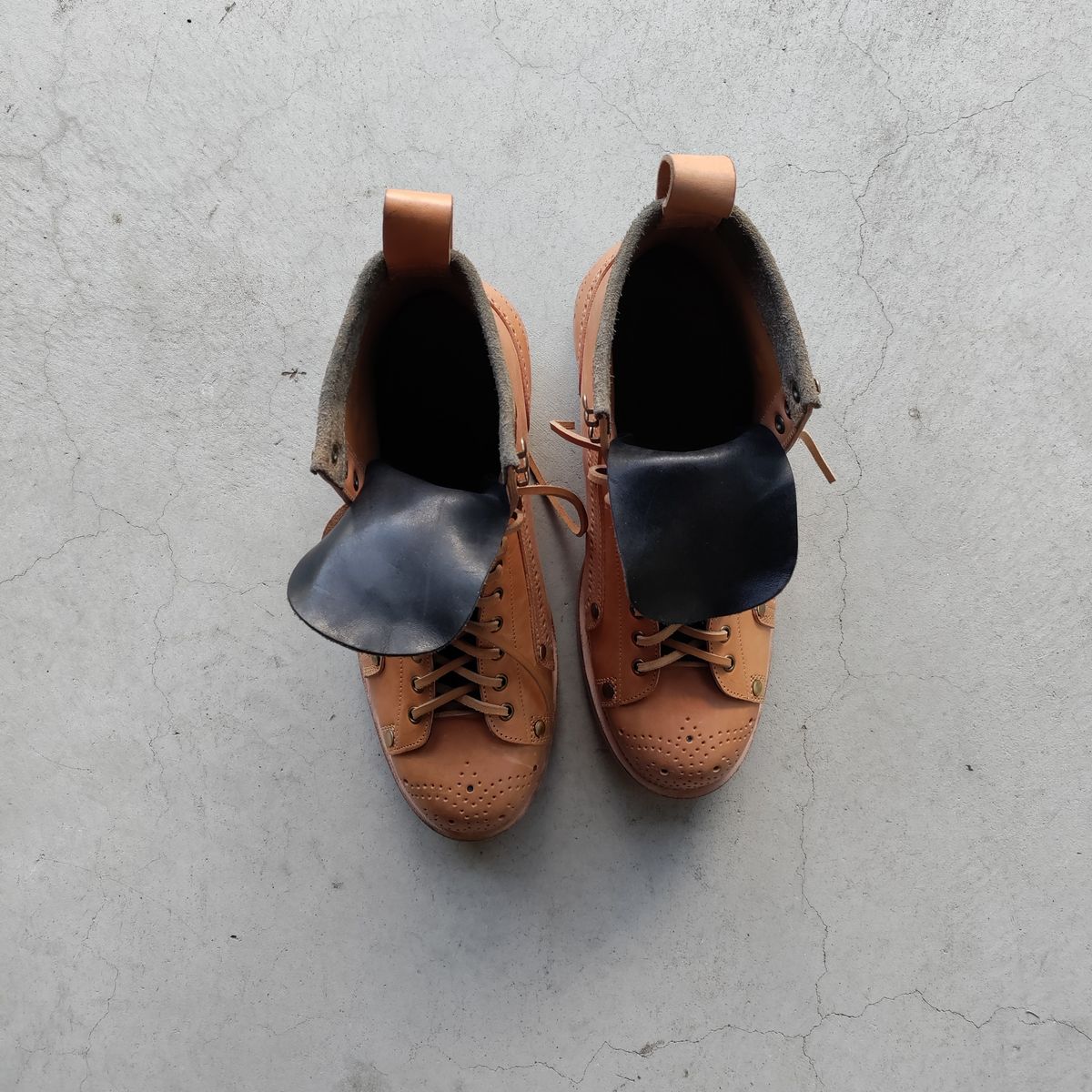Photo by CowboyFriday on October 1, 2023 of the Tahura Edulis in Maryam Natural Horsebutt & Guidi Black Reverse Horsebutt.