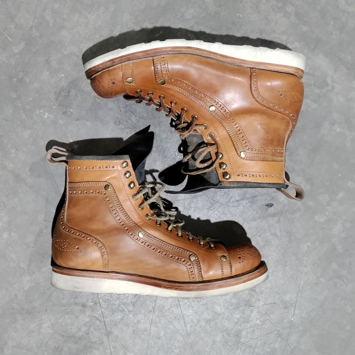 Photo by CowboyFriday on December 6, 2023 of the Tahura Edulis in Maryam Natural Horsebutt & Guidi Black Reverse Horsebutt.