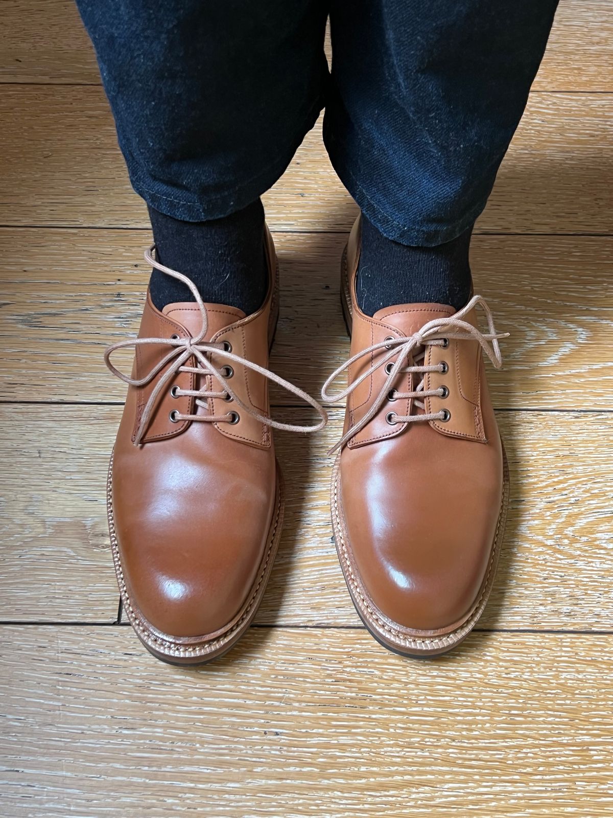 Photo by majame on May 23, 2024 of the Carmina Plain Toe Derby 1525 in Horween Natural Shell Cordovan.