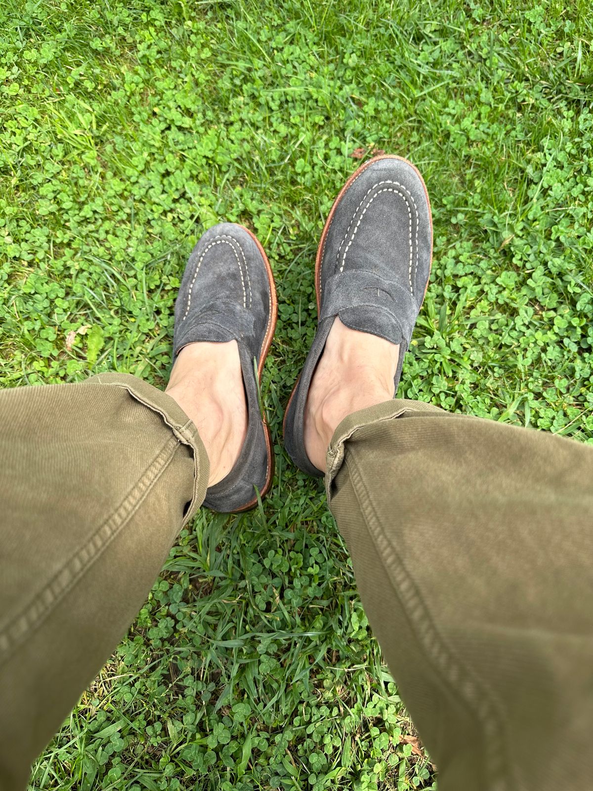 Photo by Mr.Baddie on July 25, 2024 of the Grant Stone Traveler Loafer in C.F. Stead Navy Janus Calf Suede.