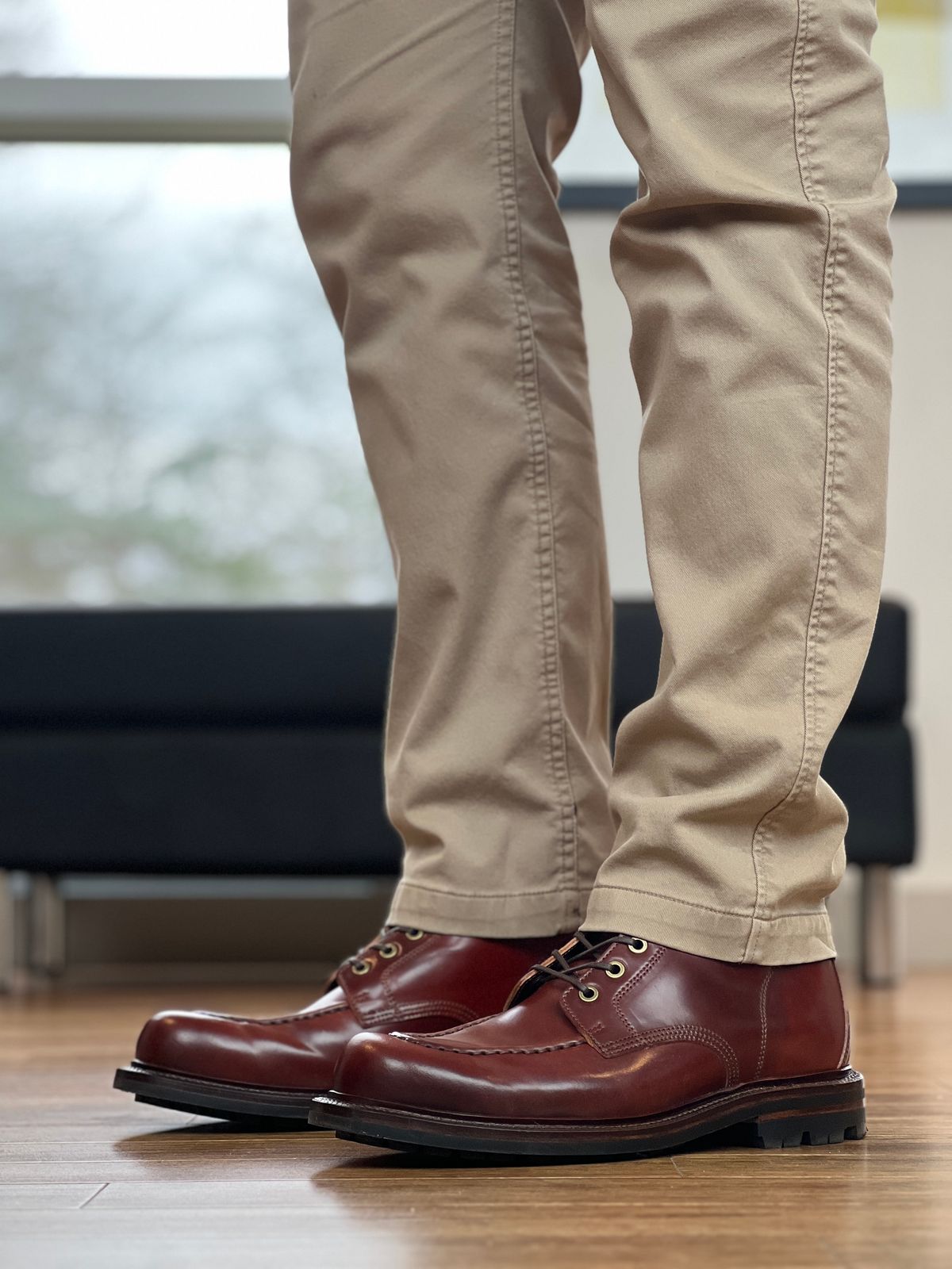 Photo by nothomeatl on February 22, 2023 of the Grant Stone Brass Boot in Horween Garnet Shell Cordovan.