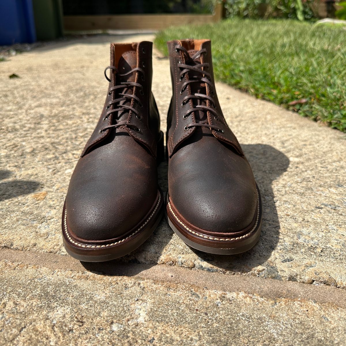 Photo by nothomeatl on October 1, 2023 of the Caswell Boot Company Lisbon in C.F. Stead Snuff Waxy Commander Suede.