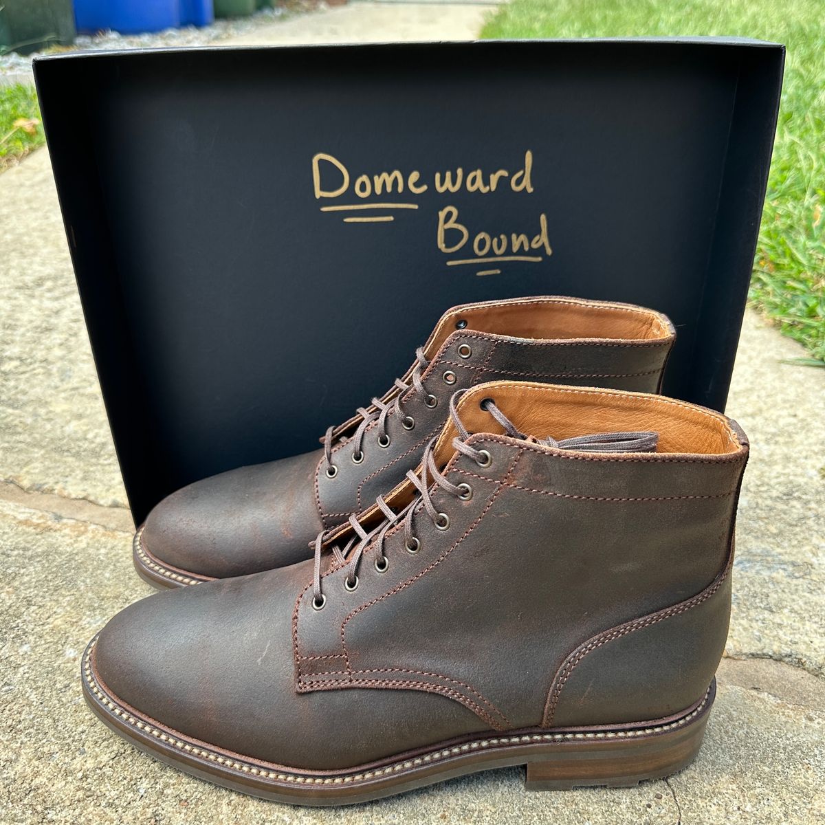 Photo by nothomeatl on October 1, 2023 of the Caswell Boot Company Lisbon in C.F. Stead Snuff Waxy Commander Suede.