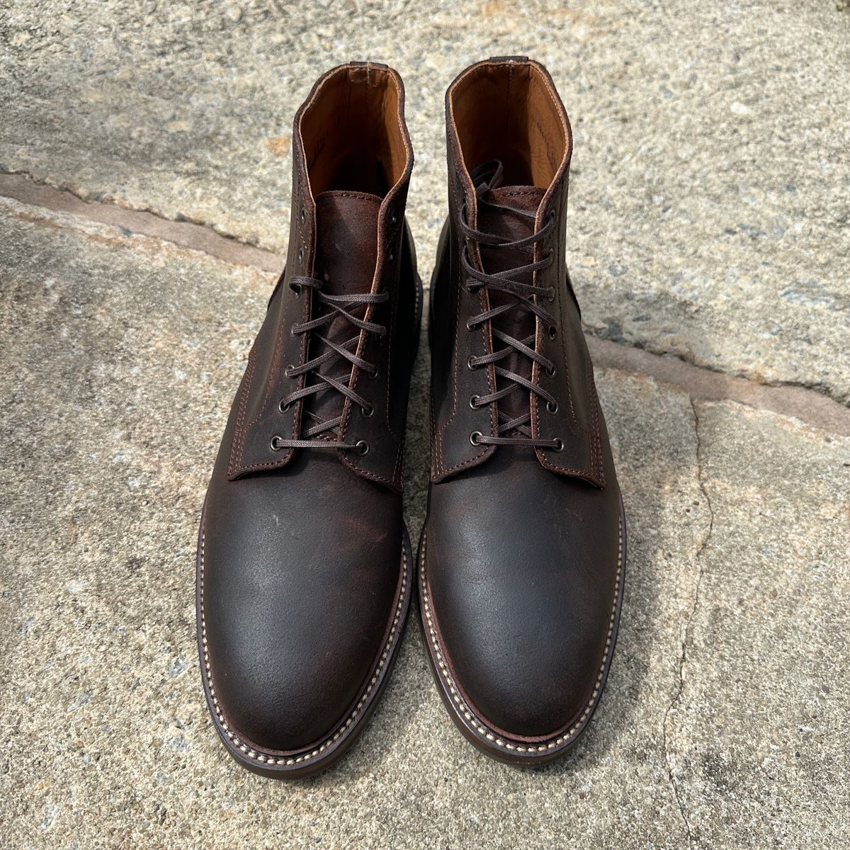 Photo by nothomeatl on October 1, 2023 of the Caswell Boot Company Lisbon in C.F. Stead Snuff Waxy Commander Suede.