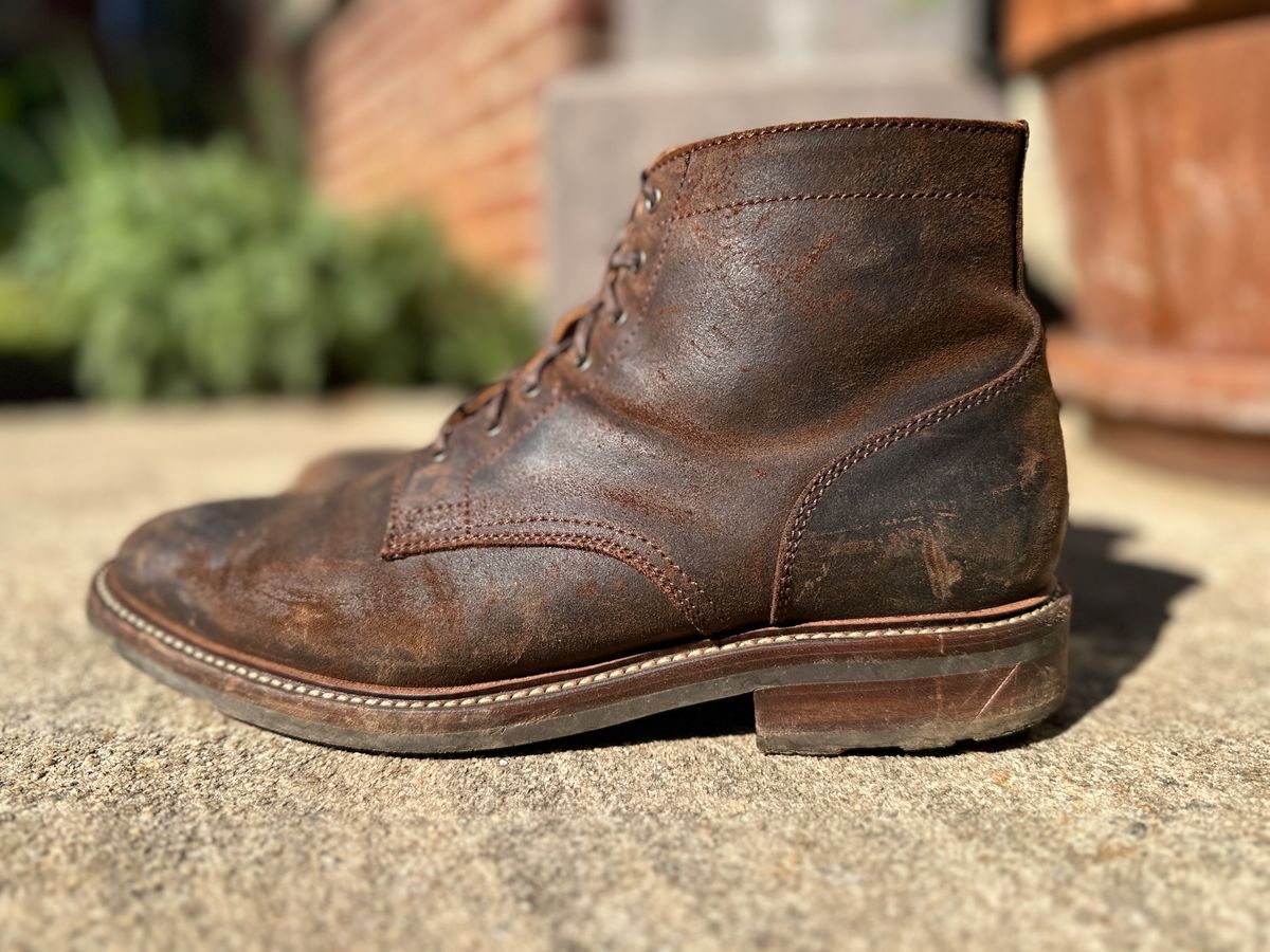 Photo by nothomeatl on November 5, 2023 of the Caswell Boot Company Lisbon in C.F. Stead Snuff Waxy Commander Suede.