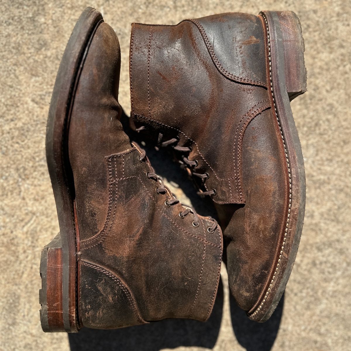 Photo by nothomeatl on November 5, 2023 of the Caswell Boot Company Lisbon in C.F. Stead Snuff Waxy Commander Suede.