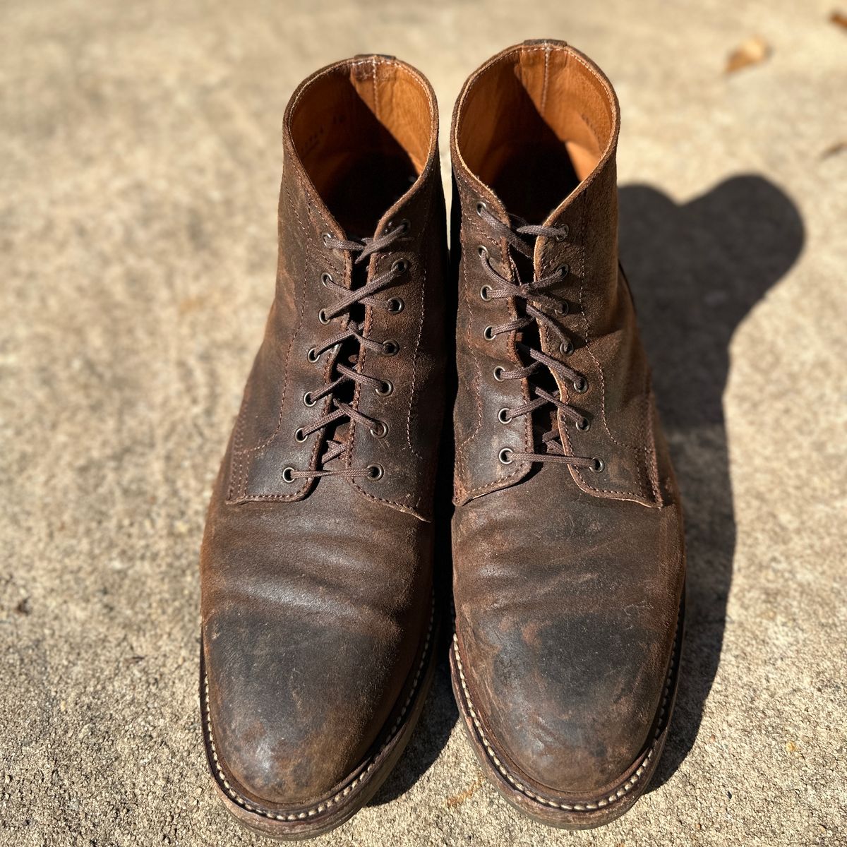 Photo by nothomeatl on November 5, 2023 of the Caswell Boot Company Lisbon in C.F. Stead Snuff Waxy Commander Suede.