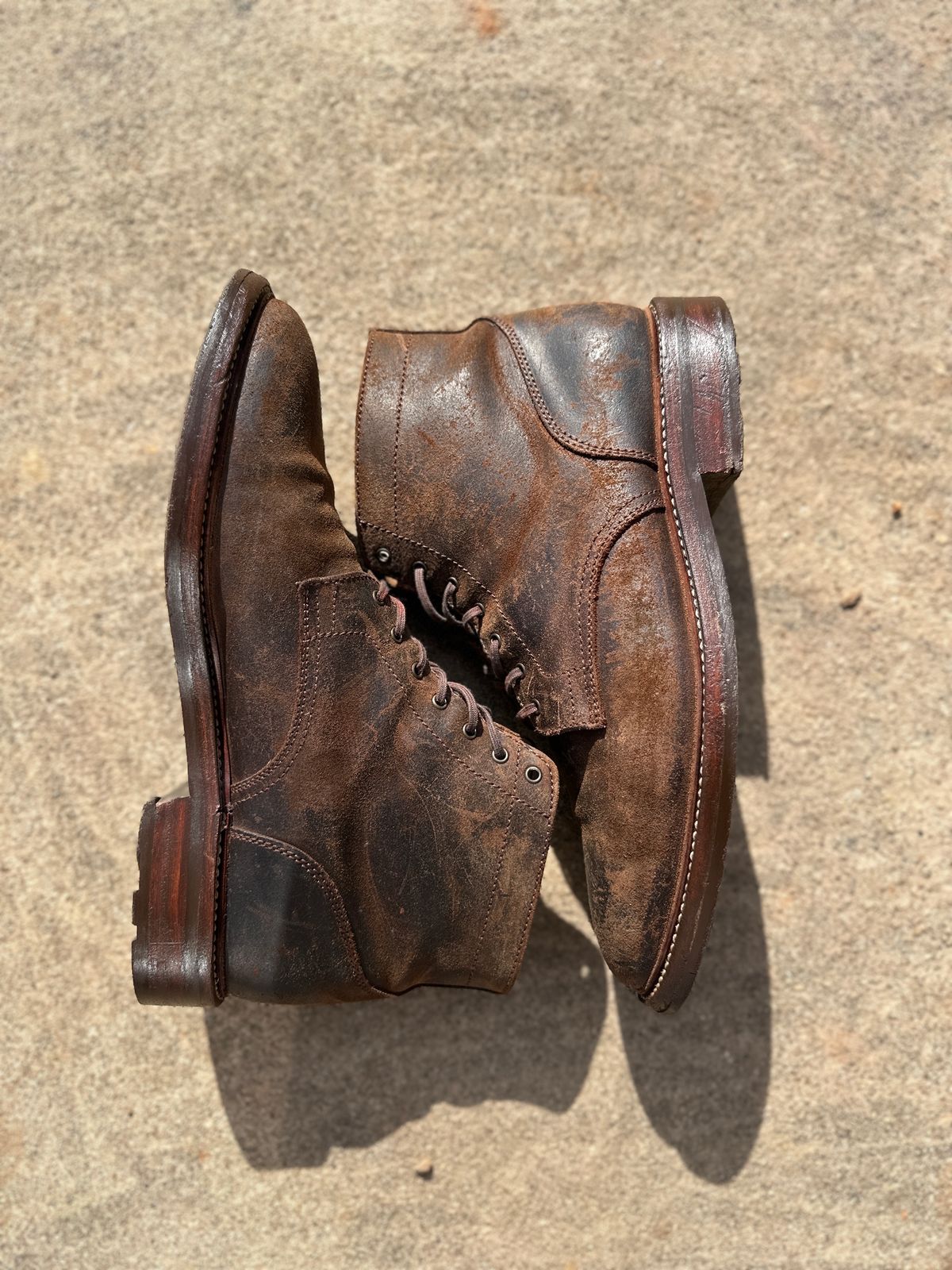 Photo by nothomeatl on January 5, 2024 of the Caswell Boot Company Lisbon in C.F. Stead Snuff Waxy Commander Suede.