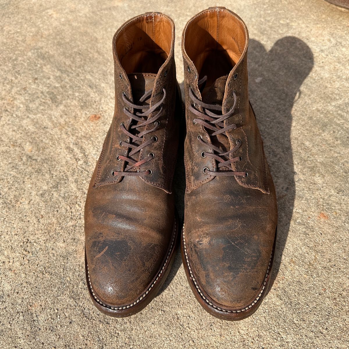 Photo by nothomeatl on January 5, 2024 of the Caswell Boot Company Lisbon in C.F. Stead Snuff Waxy Commander Suede.