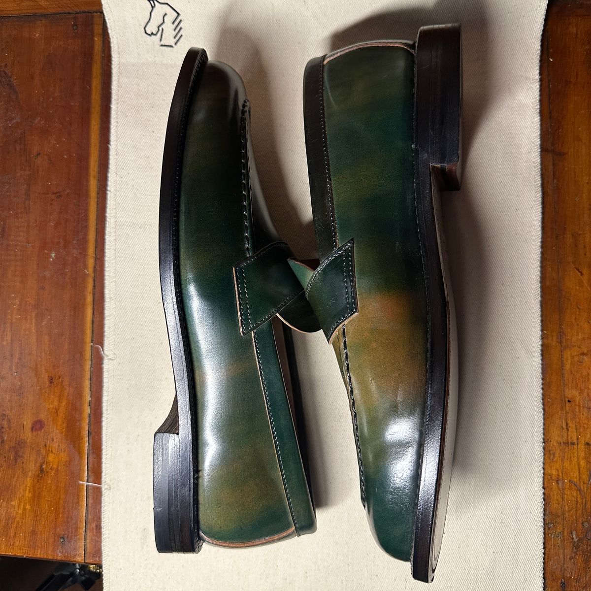 Photo by nothomeatl on October 1, 2024 of the Grant Stone Traveler Loafer in Horween Marbled Black Shell Cordovan.