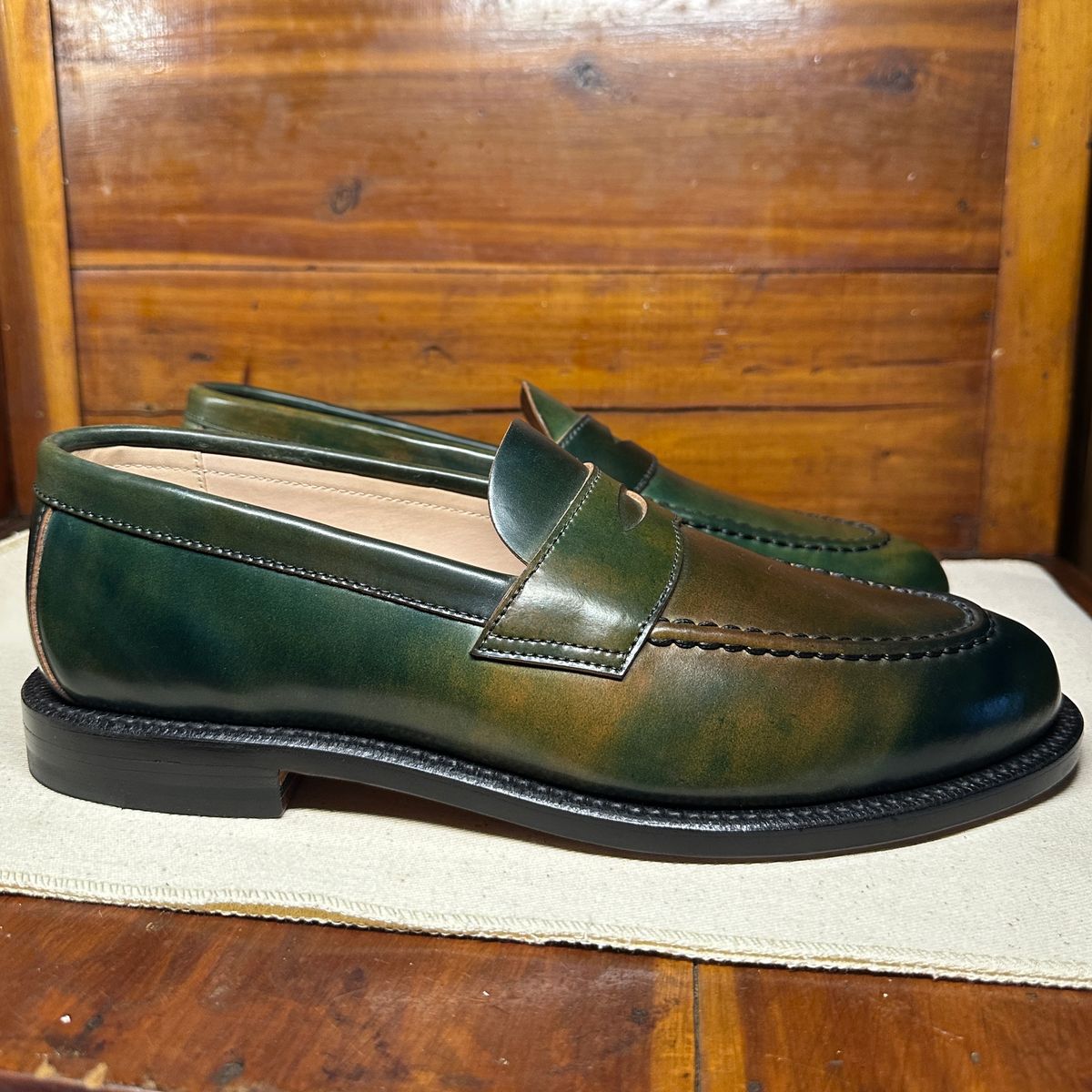 Photo by nothomeatl on October 1, 2024 of the Grant Stone Traveler Loafer in Horween Marbled Black Shell Cordovan.