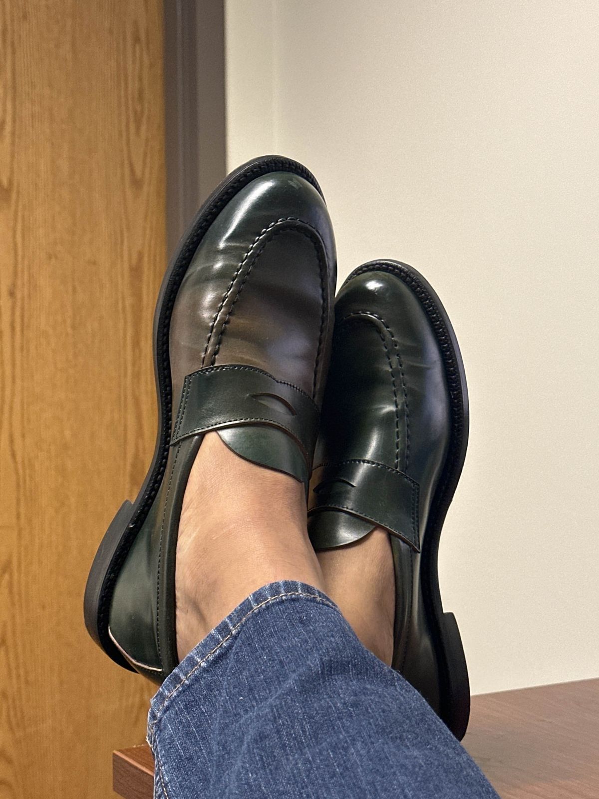 Photo by nothomeatl on October 3, 2024 of the Grant Stone Traveler Loafer in Horween Marbled Black Shell Cordovan.