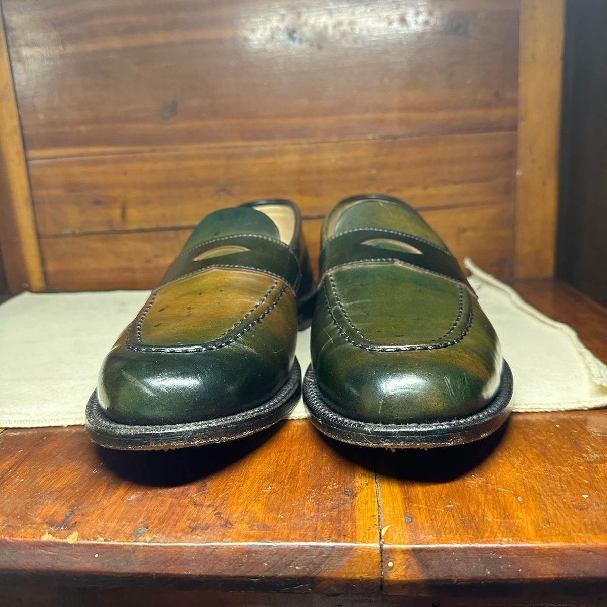 Photo by nothomeatl on November 5, 2024 of the Grant Stone Traveler Loafer in Horween Marbled Black Shell Cordovan.