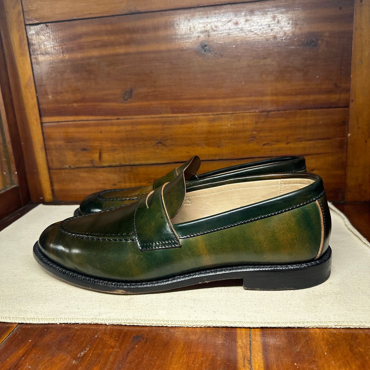 Photo by nothomeatl on November 5, 2024 of the Grant Stone Traveler Loafer in Horween Marbled Black Shell Cordovan.