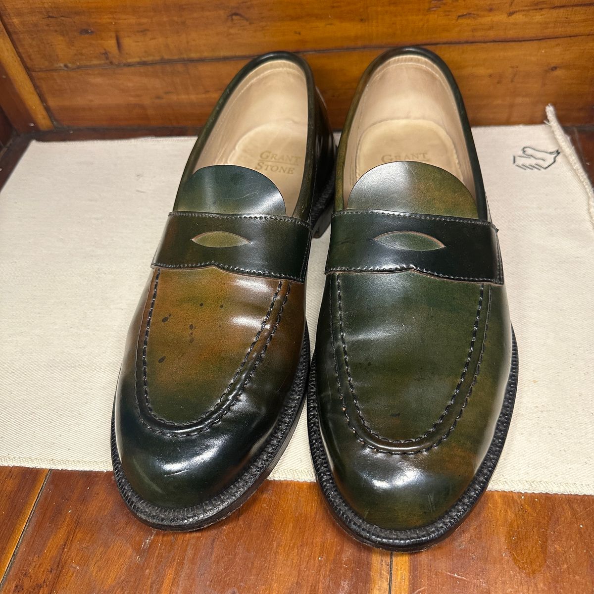 Photo by nothomeatl on November 5, 2024 of the Grant Stone Traveler Loafer in Horween Marbled Black Shell Cordovan.