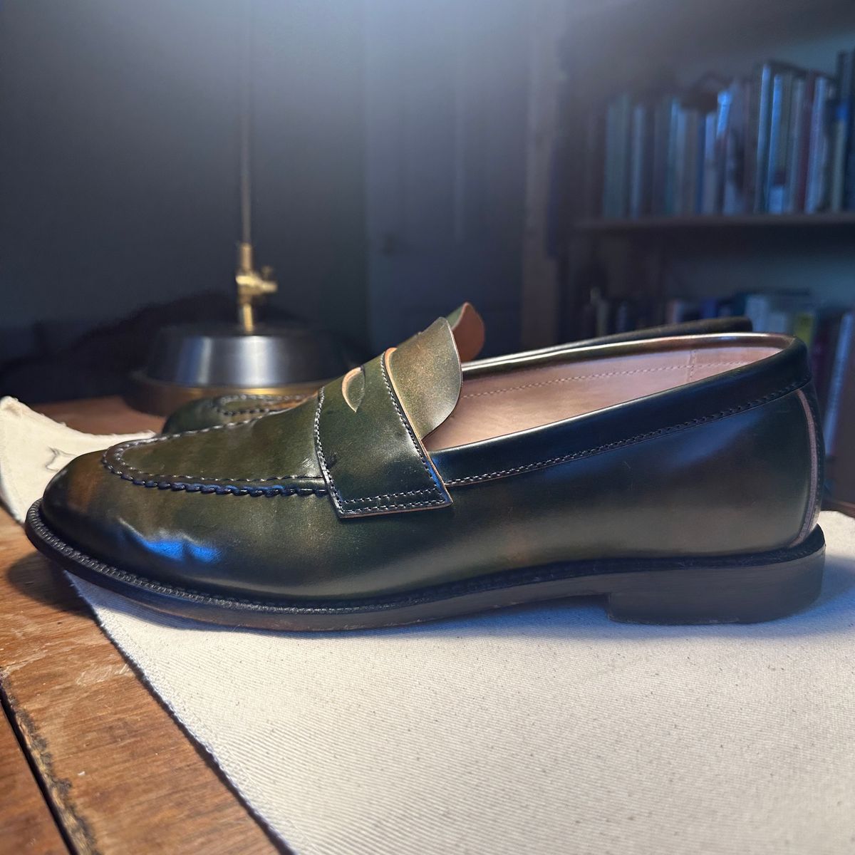 Photo by nothomeatl on December 4, 2024 of the Grant Stone Traveler Loafer in Horween Marbled Black Shell Cordovan.