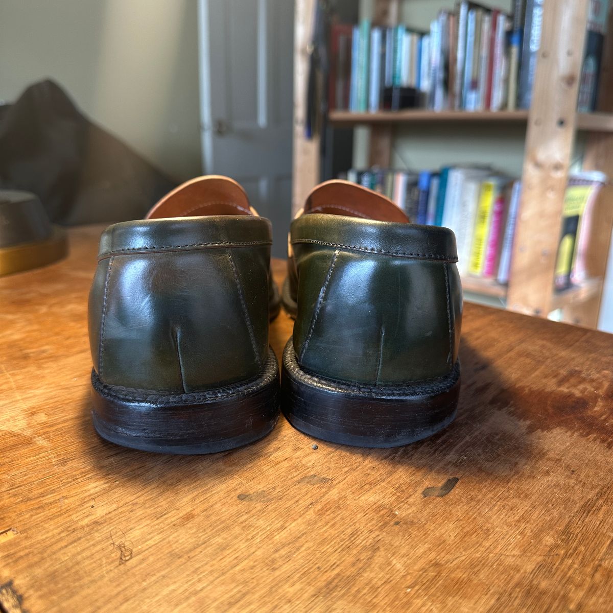 Photo by nothomeatl on January 5, 2025 of the Grant Stone Traveler Loafer in Horween Marbled Black Shell Cordovan.