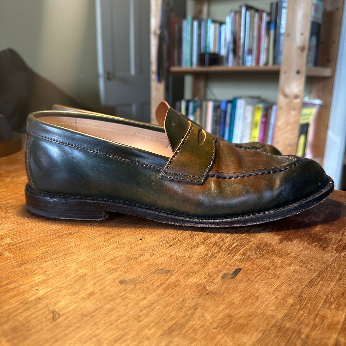 Photo by nothomeatl on January 5, 2025 of the Grant Stone Traveler Loafer in Horween Marbled Black Shell Cordovan.