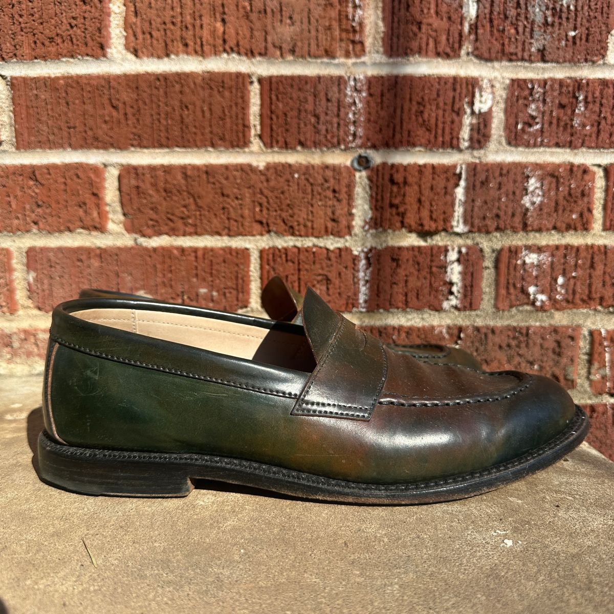 Photo by nothomeatl on February 2, 2025 of the Grant Stone Traveler Loafer in Horween Marbled Black Shell Cordovan.