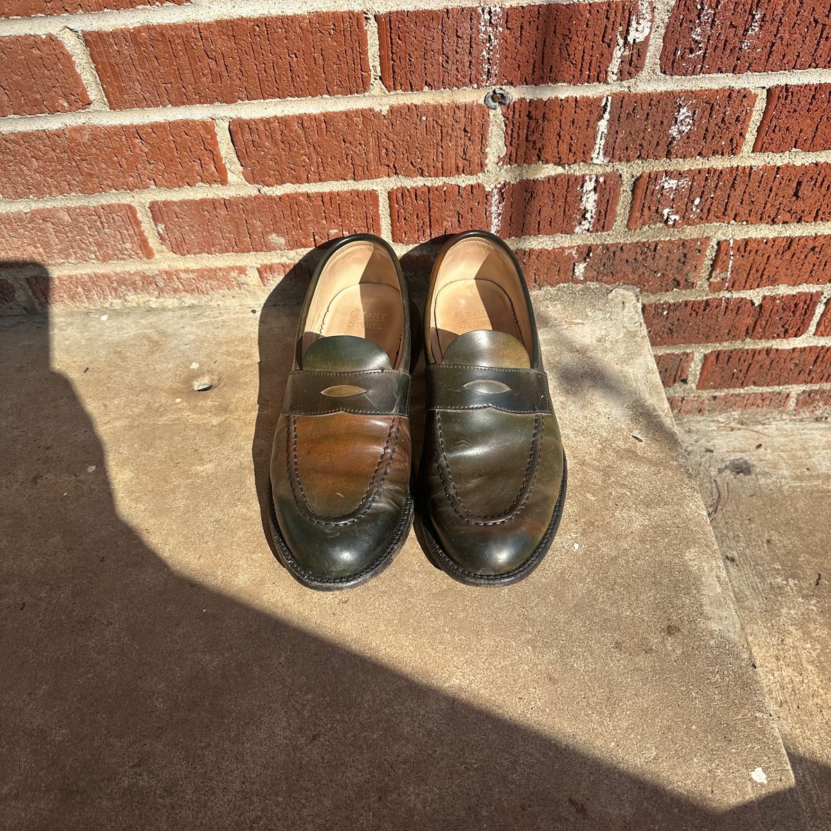 Photo by nothomeatl on February 2, 2025 of the Grant Stone Traveler Loafer in Horween Marbled Black Shell Cordovan.