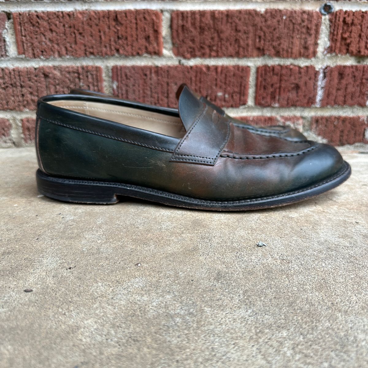 Photo by nothomeatl on March 5, 2025 of the Grant Stone Traveler Loafer in Horween Marbled Black Shell Cordovan.