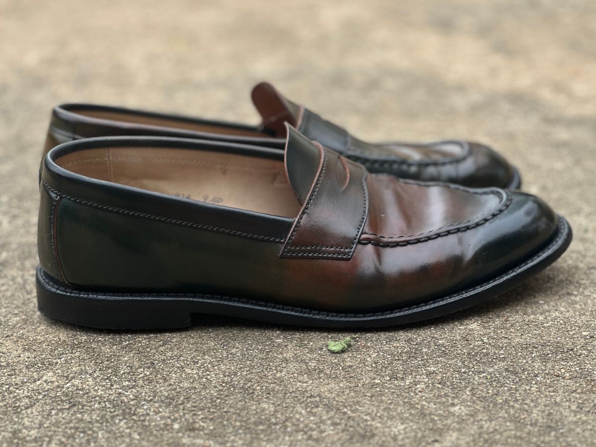 Photo by nothomeatl on March 29, 2025 of the Grant Stone Traveler Loafer in Horween Marbled Black Shell Cordovan.