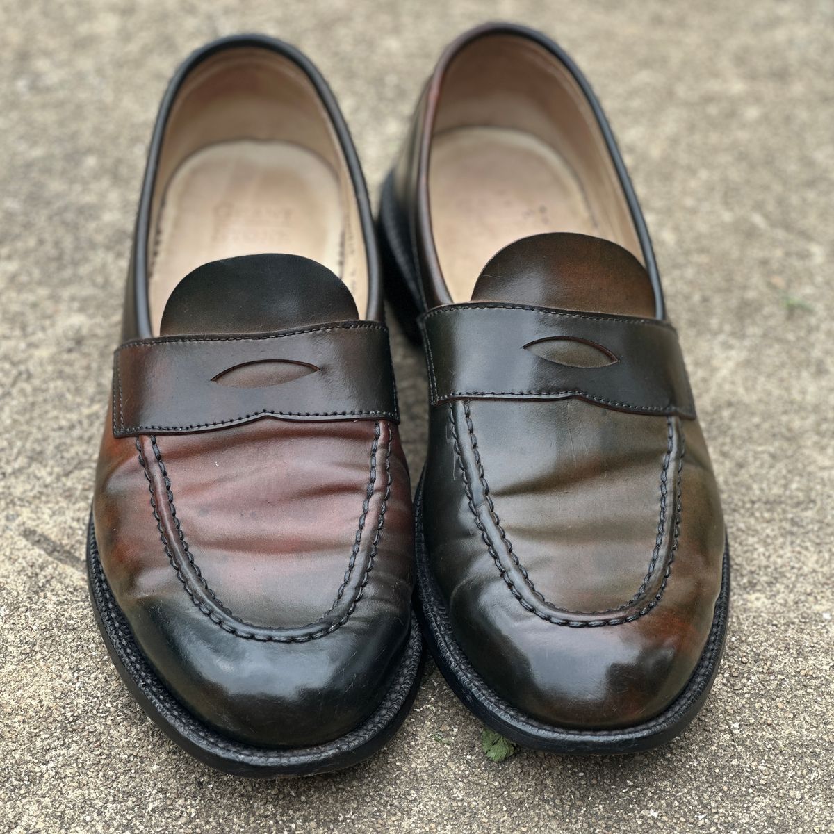 Photo by nothomeatl on March 29, 2025 of the Grant Stone Traveler Loafer in Horween Marbled Black Shell Cordovan.