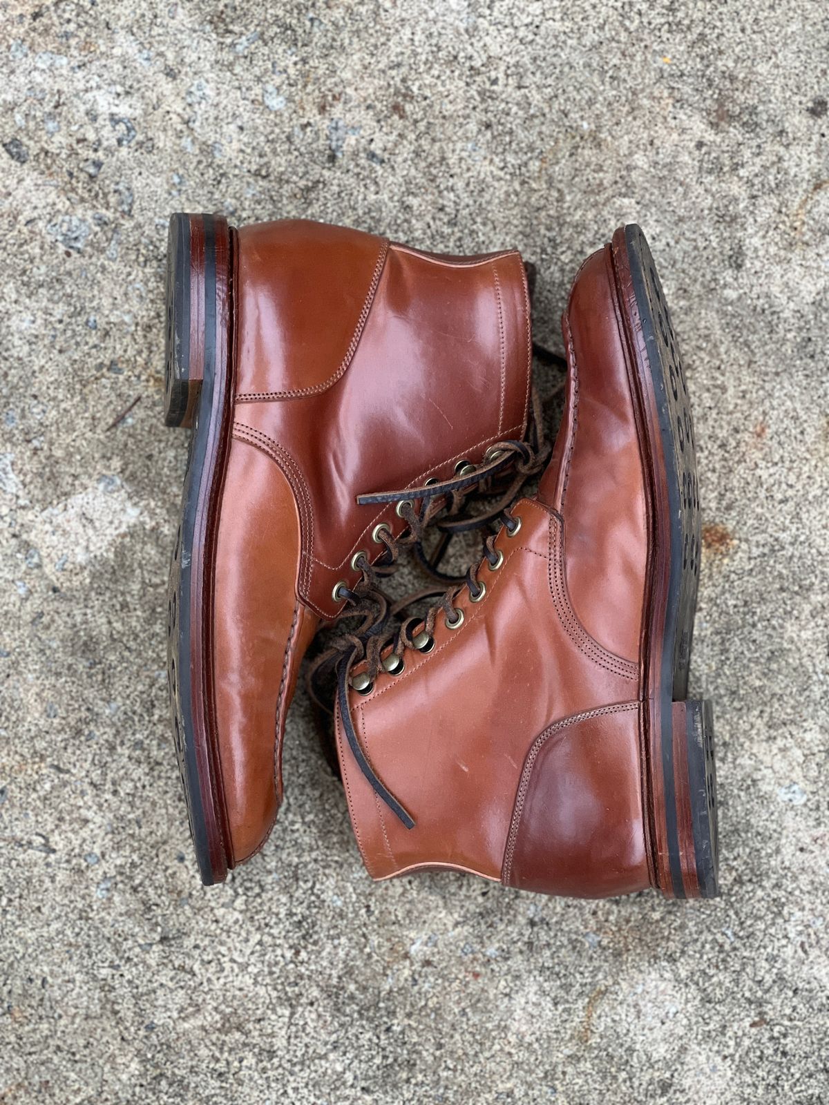 Photo by nothomeatl on November 5, 2022 of the Grant Stone Ottawa Boot in Horween Honey Glazed Shell Cordovan.