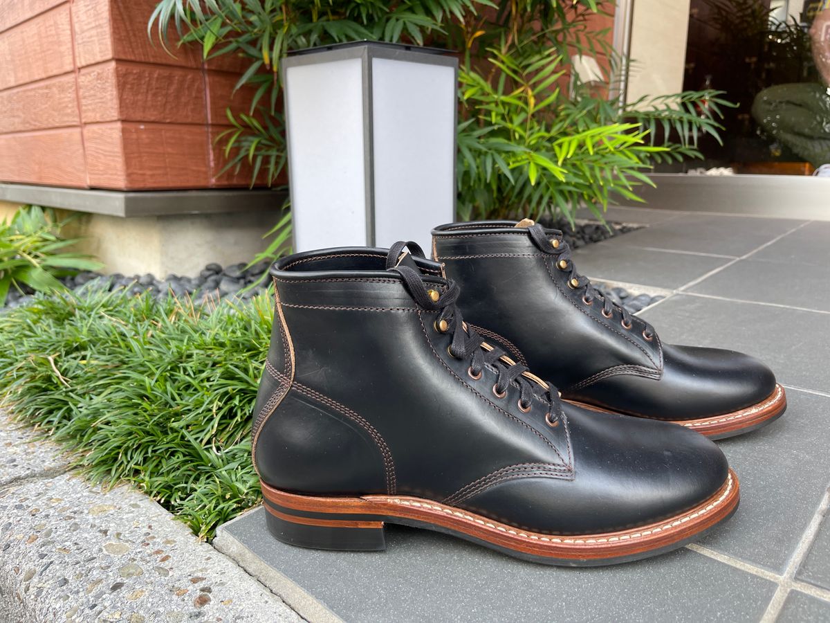 Photo by twowheels321 on October 11, 2024 of the John Lofgren El Capitan in Horween Black Chromexcel.