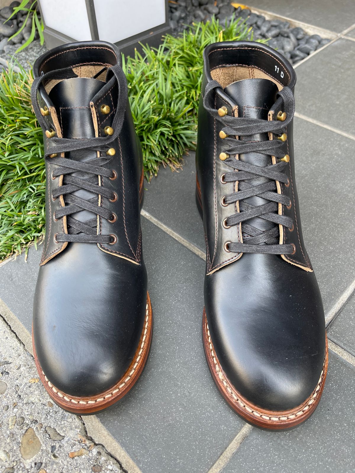 Photo by twowheels321 on October 11, 2024 of the John Lofgren El Capitan in Horween Black Chromexcel.