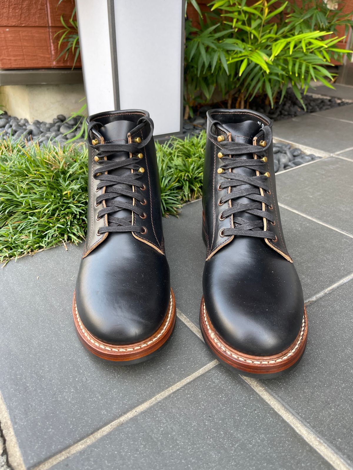Photo by twowheels321 on October 11, 2024 of the John Lofgren El Capitan in Horween Black Chromexcel.