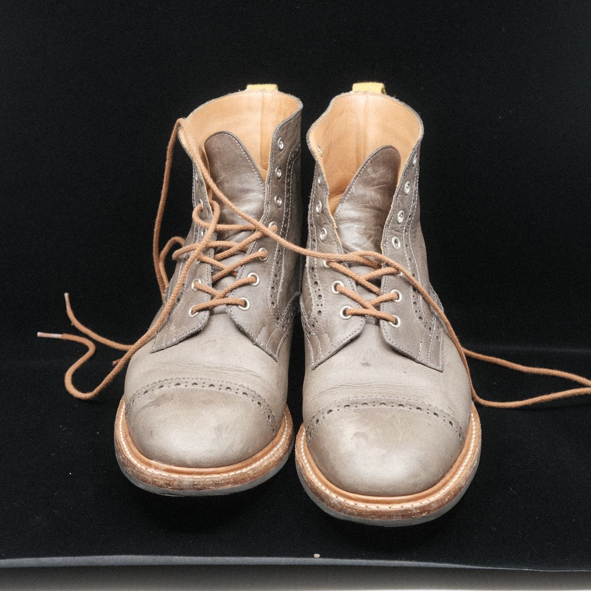Photo by timothvn on March 6, 2024 of the Tricker's x Division Road Eaton Boot in Horween Timber Wolf Dublin.