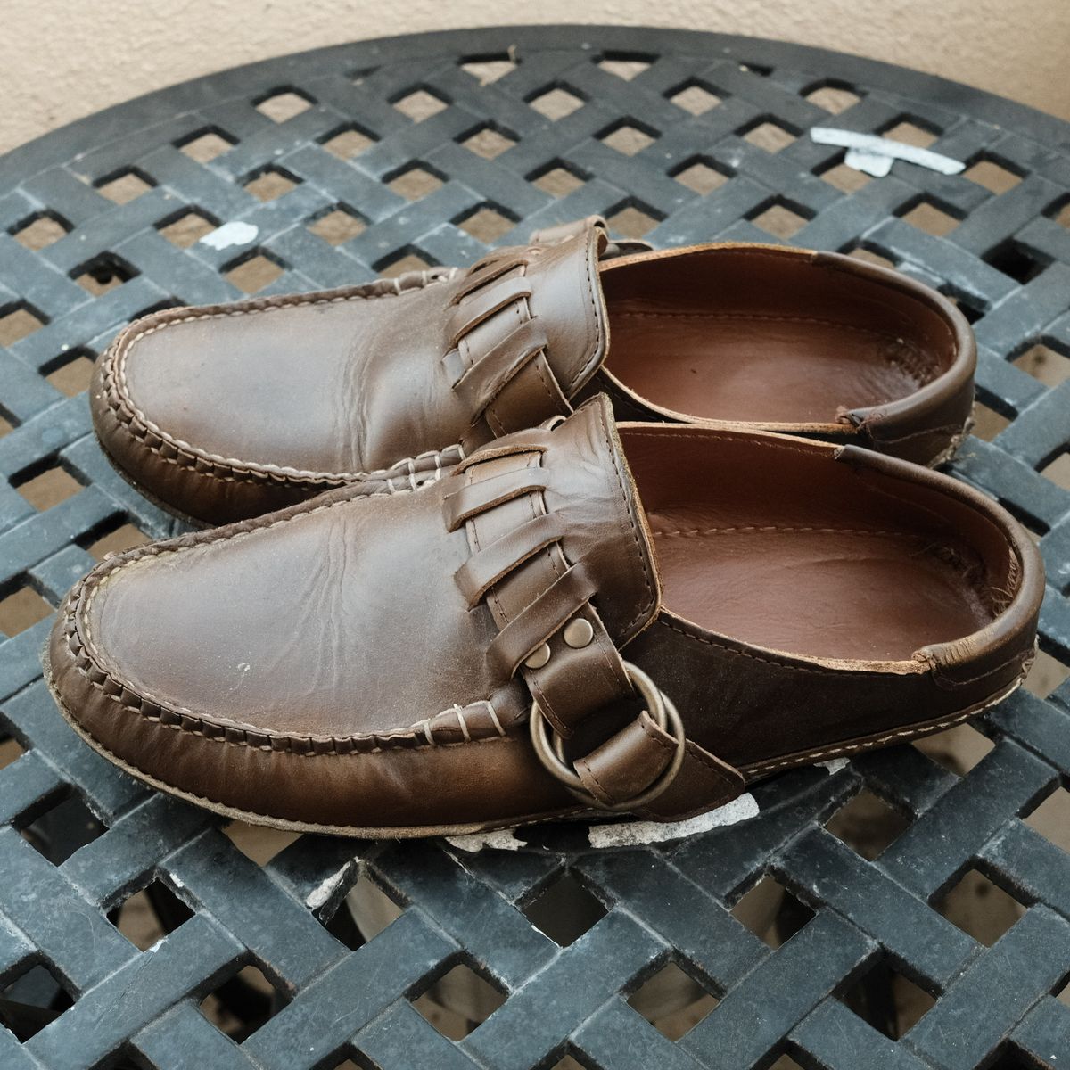 Photo by timothvn on November 5, 2023 of the Quoddy Ring Mule in Horween Olive Chromexcel.