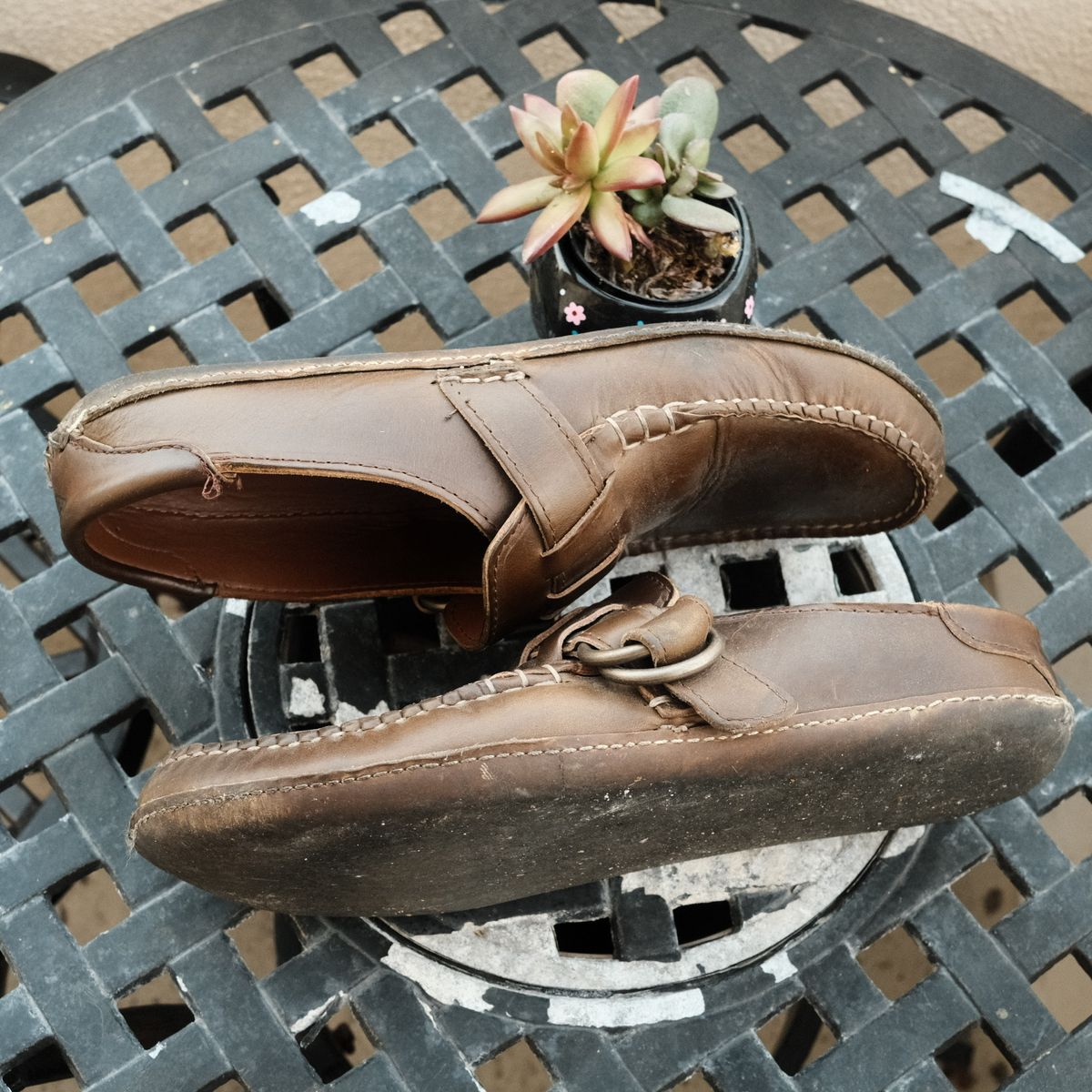 Photo by timothvn on November 5, 2023 of the Quoddy Ring Mule in Horween Olive Chromexcel.