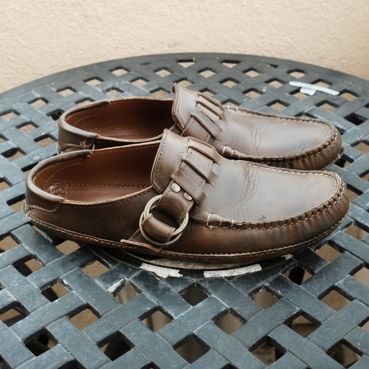 Photo by timothvn on November 5, 2023 of the Quoddy Ring Mule in Horween Olive Chromexcel.