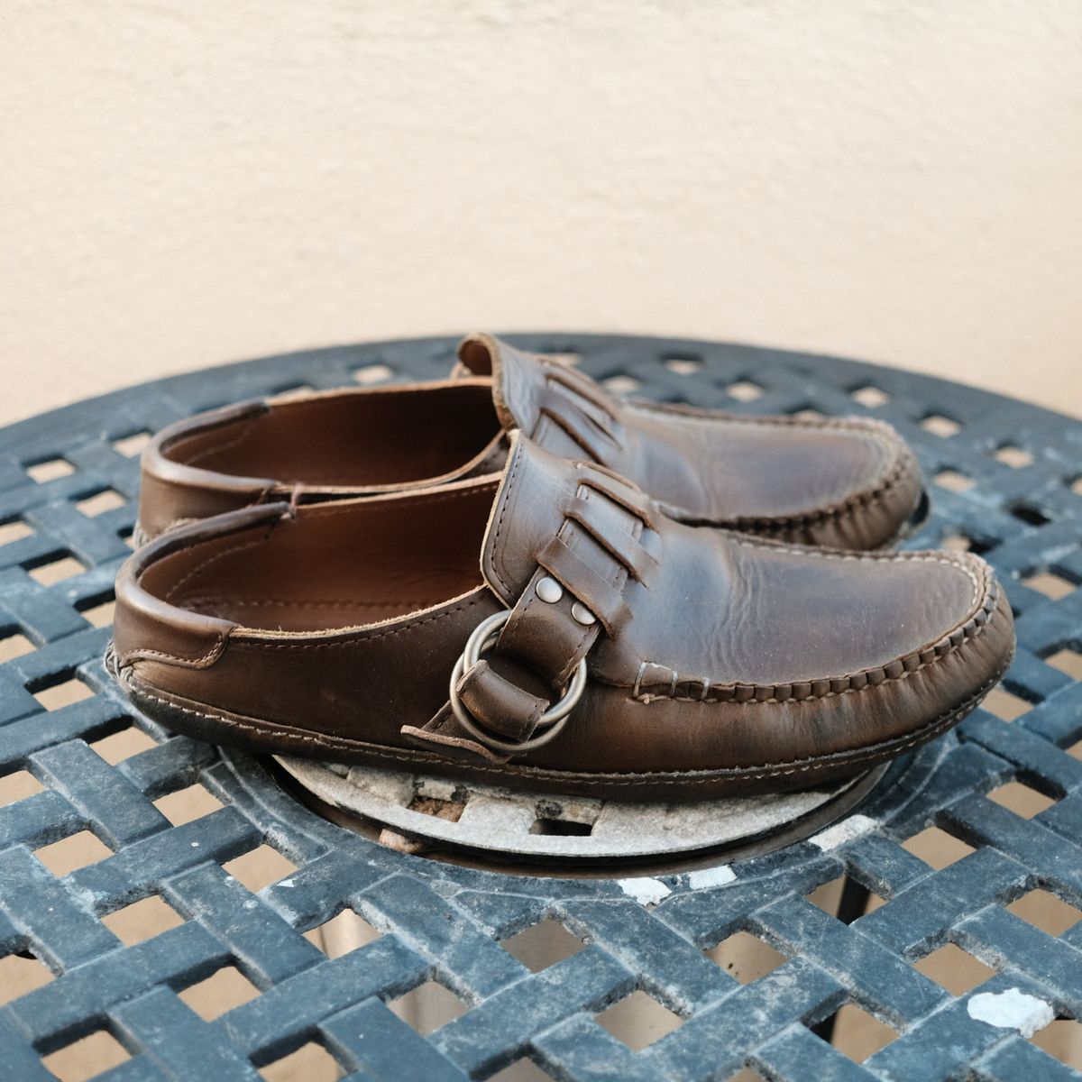 Photo by timothvn on January 6, 2024 of the Quoddy Ring Mule in Horween Olive Chromexcel.